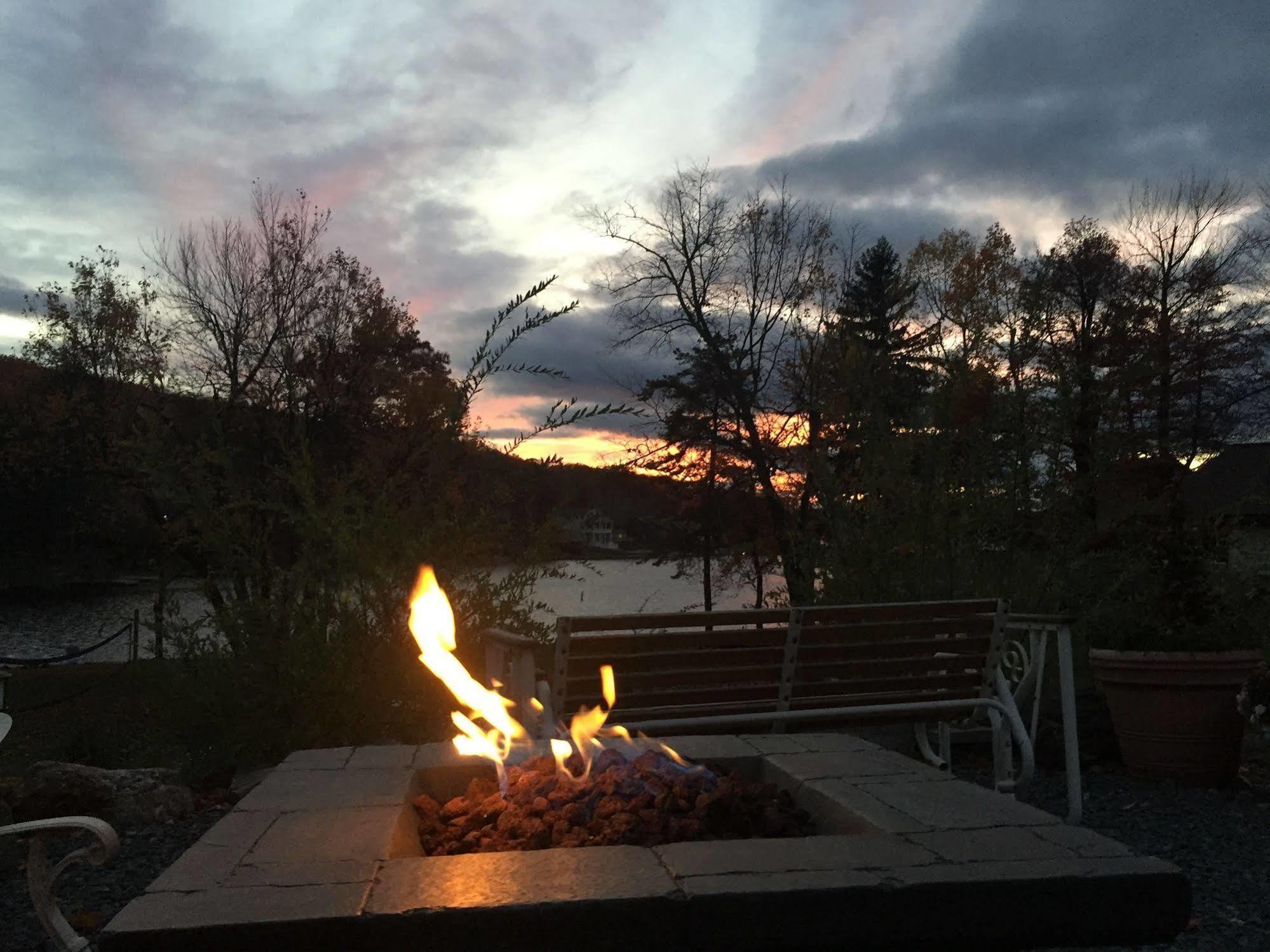 Lake Harmony Inn Екстер'єр фото