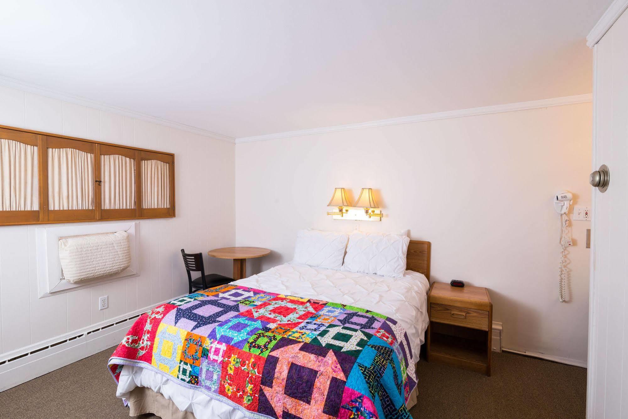 Lake Harmony Inn Екстер'єр фото